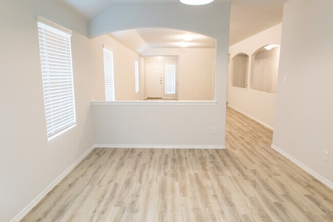 Building Photo - 631 Lentisco Dr