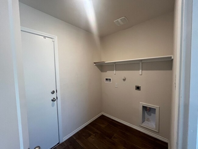Building Photo - 121 Bunkers Hill, Floresville, TX. 78114