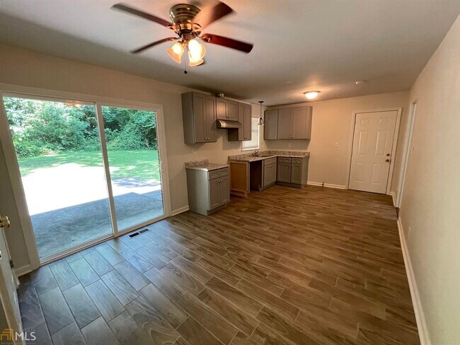 Building Photo - 2453 Kelly Lake Dr