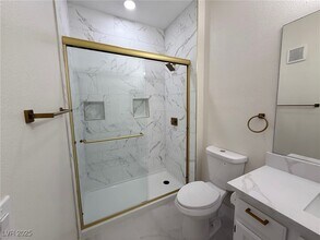 Building Photo - 2117 Echo Bay