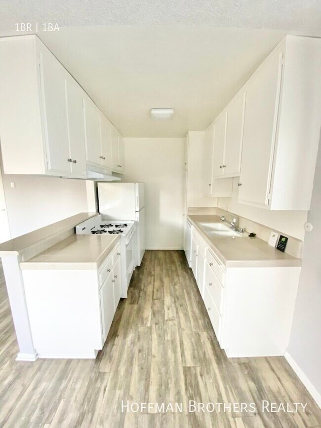 Foto del edificio - 10537 Rose Ave