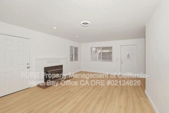 Building Photo - 1040 S Cloverdale Blvd