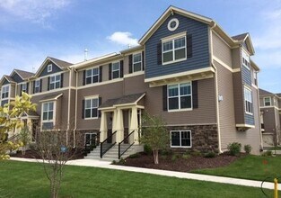 Building Photo - 8971 SW Village Loop