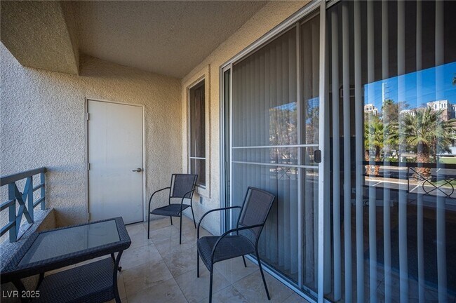 Foto del edificio - 220 E Flamingo Rd