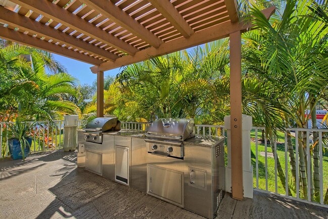 Building Photo - 3695 Island Club Dr