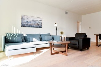_DSC2781 - Thayer Avenue Apartments