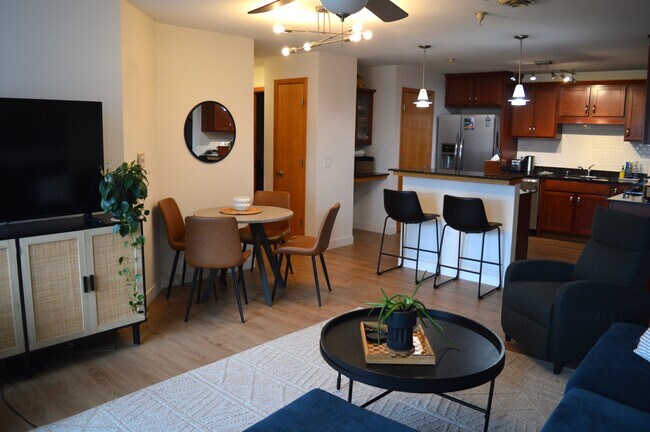 Foto del edificio - 8201 Mayo Dr