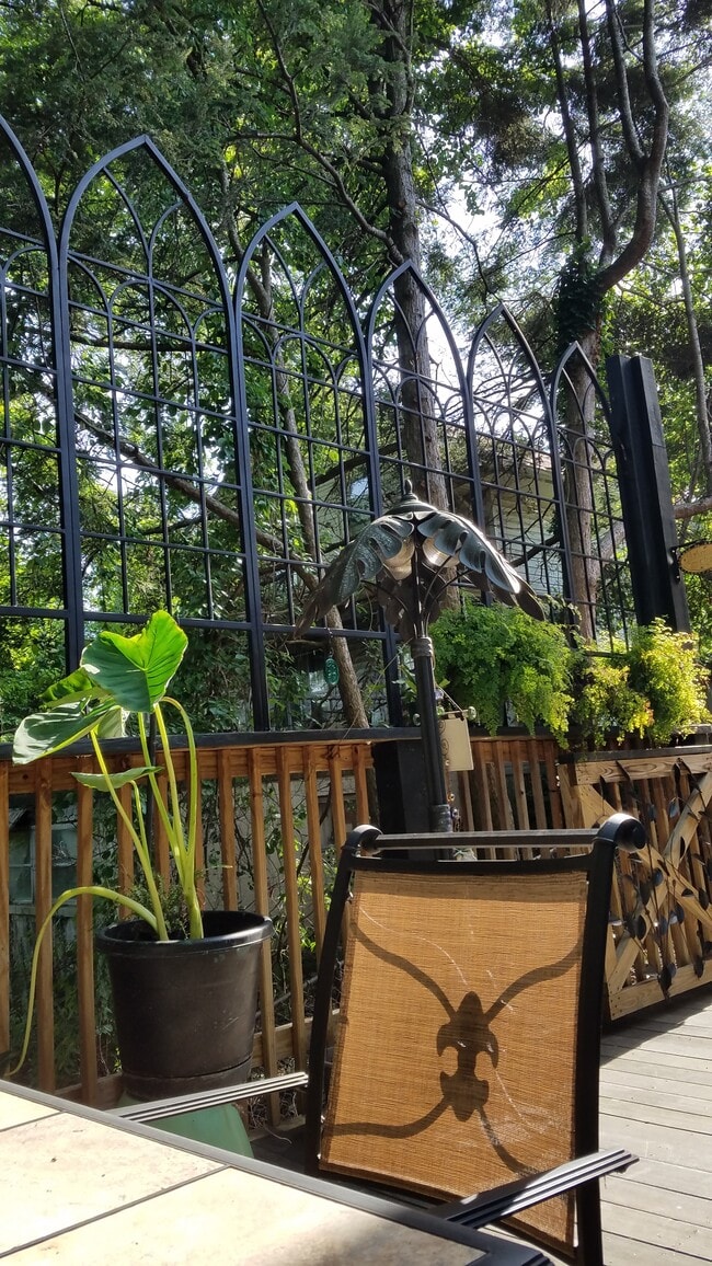 Outdoor living space for tenant use - 214 Bird Ct