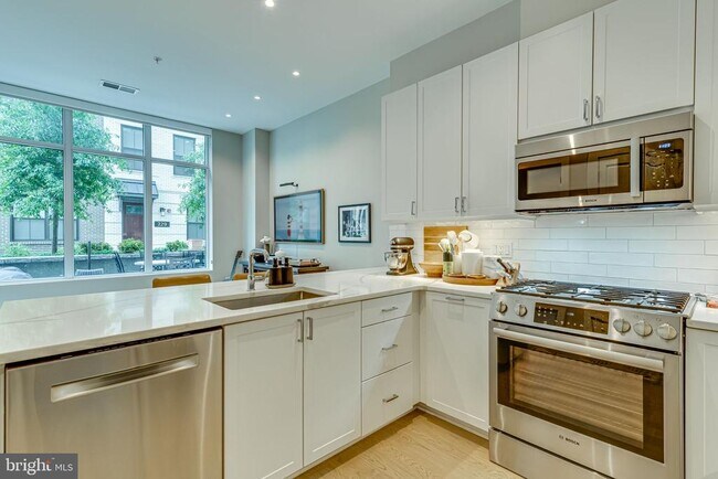 Foto del edificio - 925 N Fairfax St