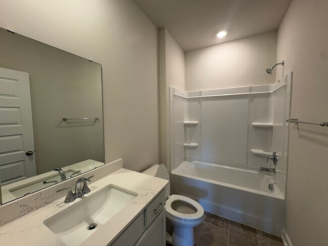 Foto del edificio - Beautiful Home with Space, Comfort & Modern Convenience