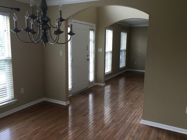 Foto del edificio - 821 Hidden Glen Ln