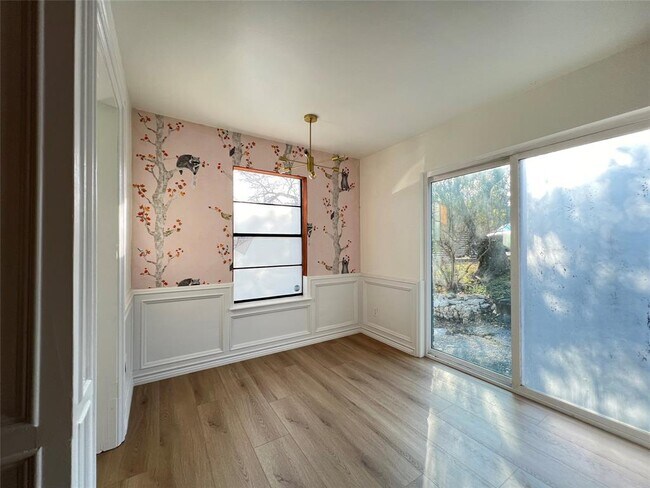 Foto del edificio - 3310 Hycreek Dr