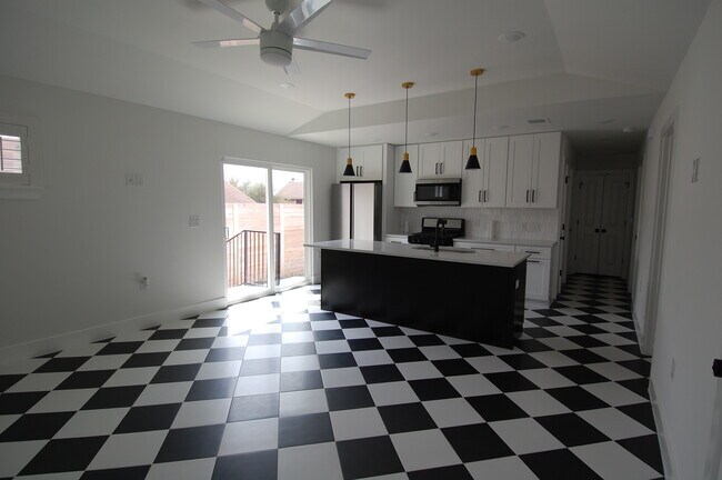 Building Photo - 6806 Pondsdale Ln