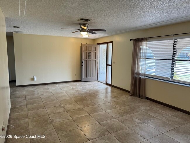 Foto del edificio - 472 Newfound Harbor Dr