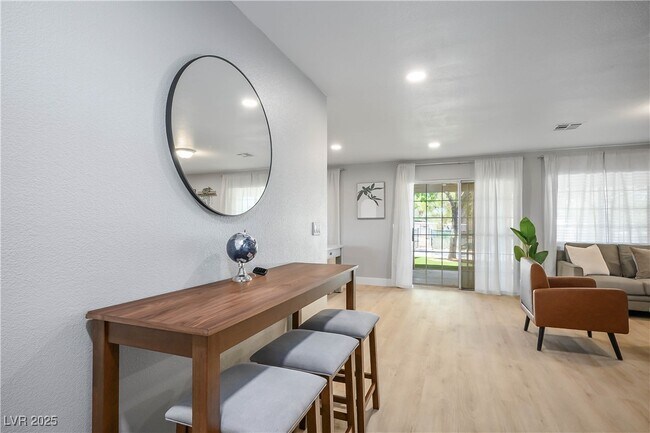 Foto del edificio - 6990 W Richmar Ave