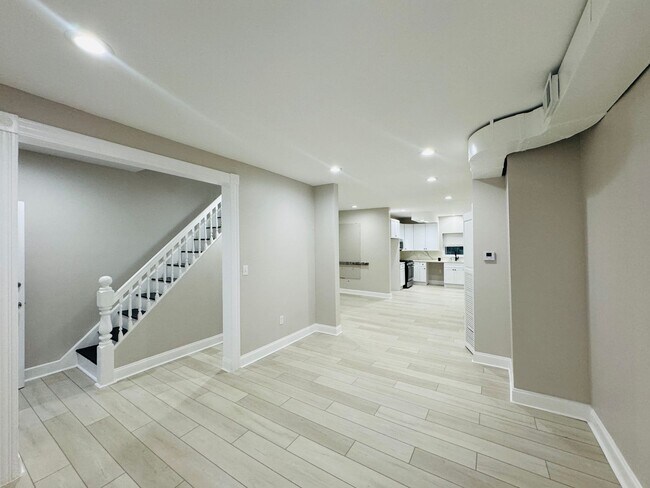 Building Photo - Open House January 6th from 1:45pm to 2:15 pm