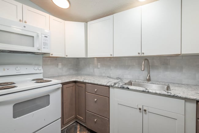 Building Photo - 715 Roundhouse Rd