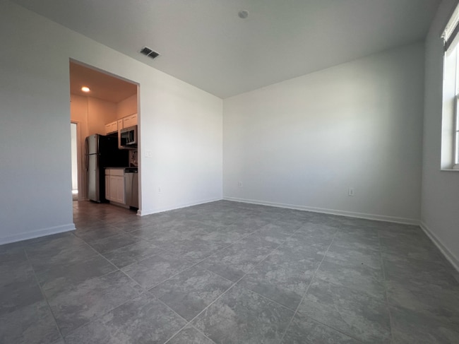 Building Photo - 784 Daring Dr