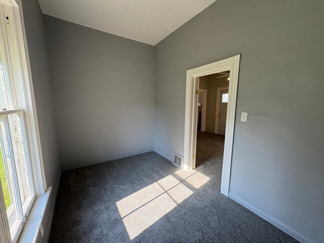 Foto del edificio - 930 Colburn St