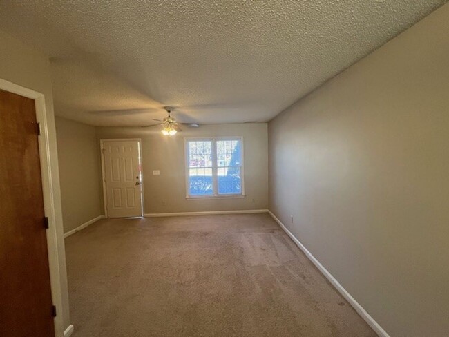 Foto del edificio - Spacious North Raleigh Townhouse! Pool! Lo...