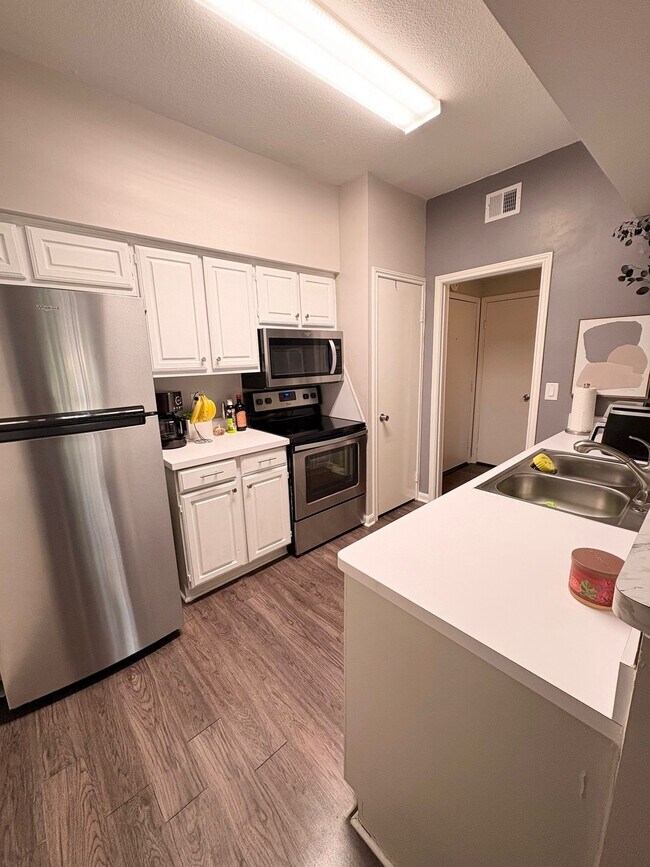 Foto del edificio - 2475 Underwood St