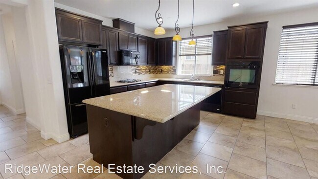 Building Photo - 4 br, 3 bath House - 852 Pohono Ct.