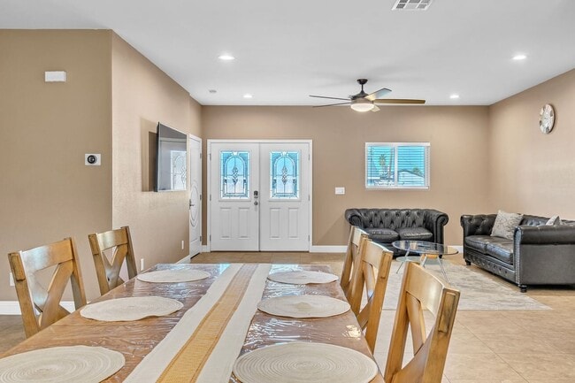 Foto del edificio - 4615 E St Louis Ave