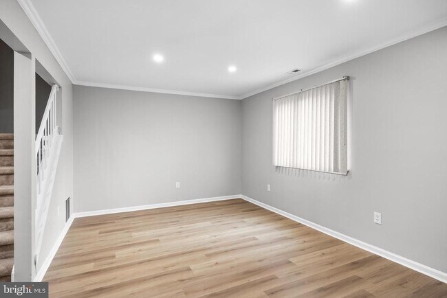 Foto del edificio - 13 Hopewell Ln