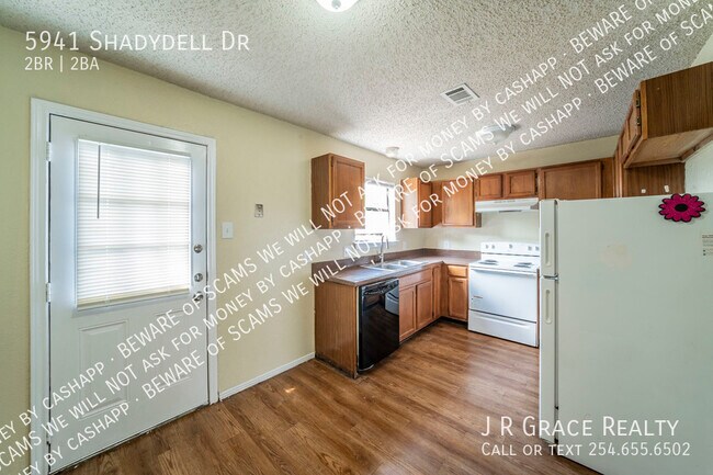 Building Photo - 5941 Shadydell Dr