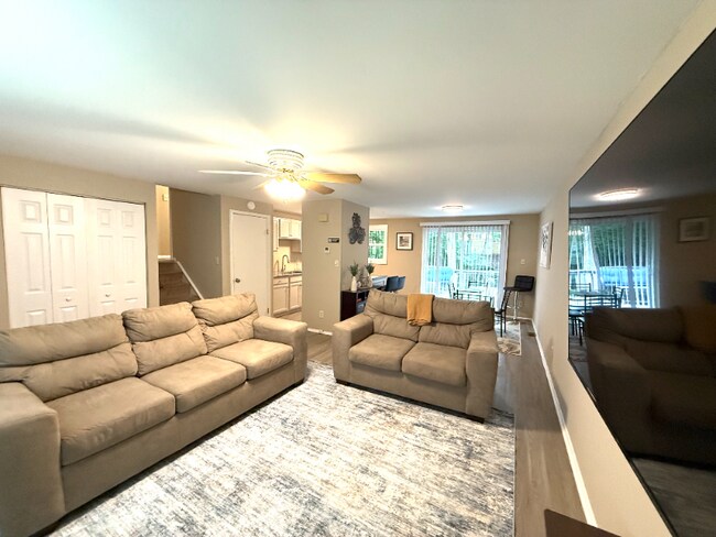 Foto del edificio - 8014 Bald Ridge Dr