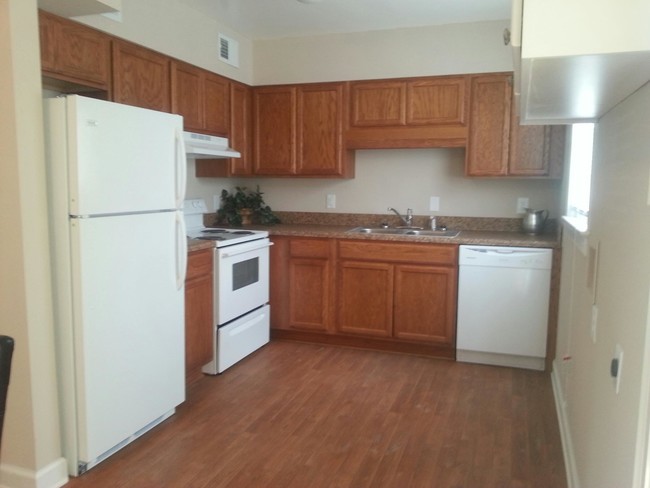 Kitchen - Clubway Apartments