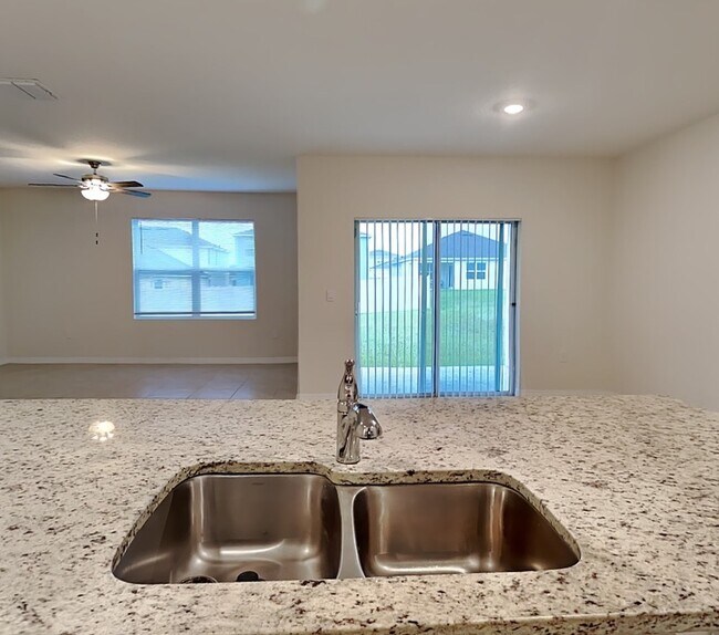 Building Photo - 1417 Sugarwood St