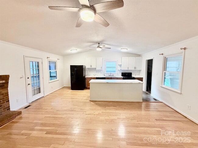 Building Photo - 115 Setter Ct