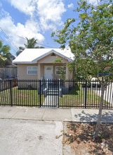 Building Photo - 2844 NW 22nd Ct