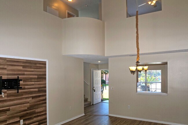 Foto del edificio - Nice 3 bedroom /2 bath 2 story townhome at...
