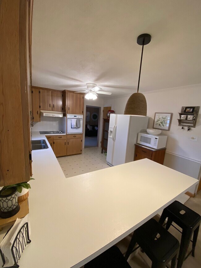 Kitchen - 958 W Clemmonsville Rd