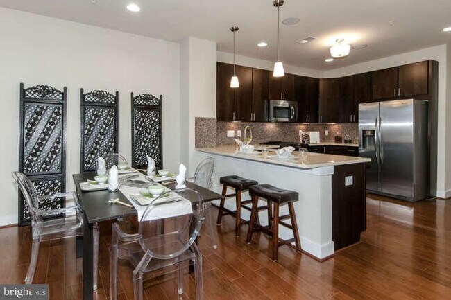 Foto del edificio - 737 Bluemont Ave