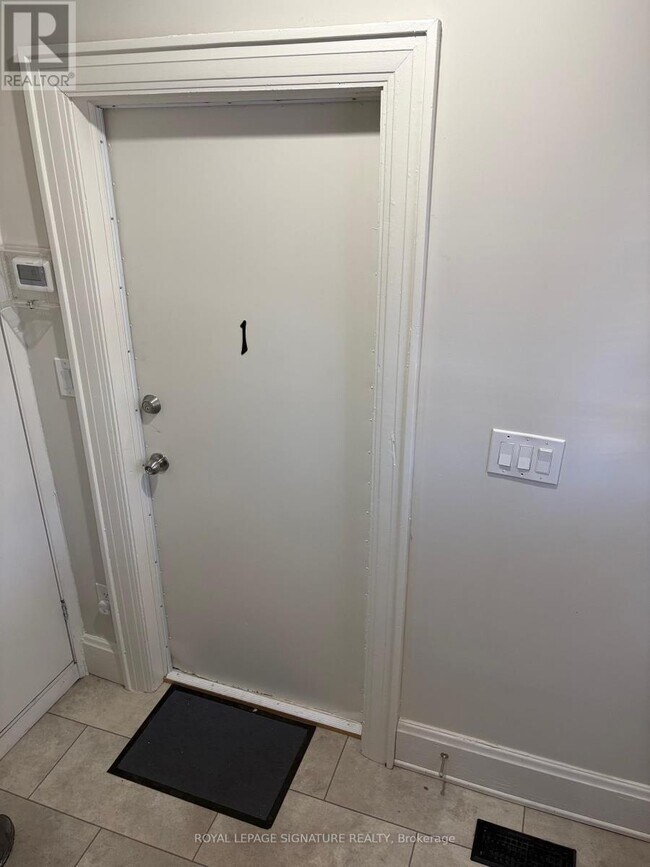 Building Photo - 295 Arthur St