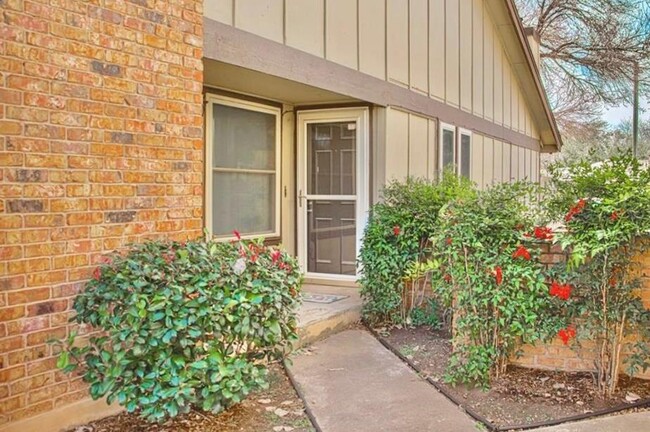Building Photo - 1507 W Braker Ln