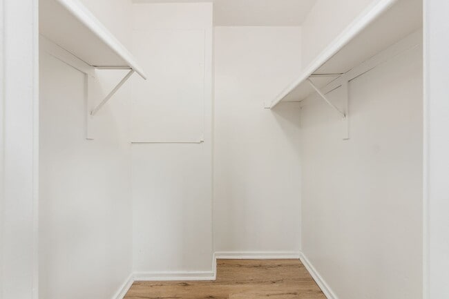 Walk-in closet - Hilliard Village Apartments
