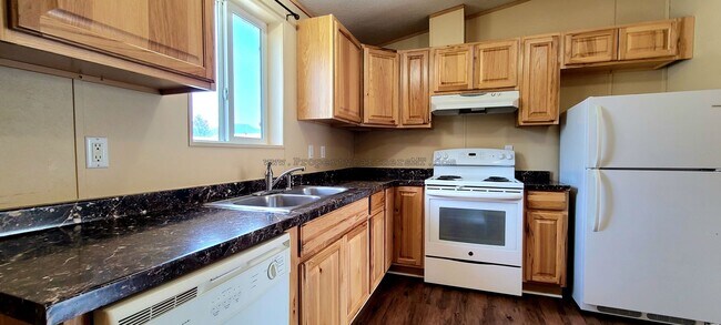 Foto del edificio - Discover this Recently Upgraded 3 Bed 2 Bath Modular House!