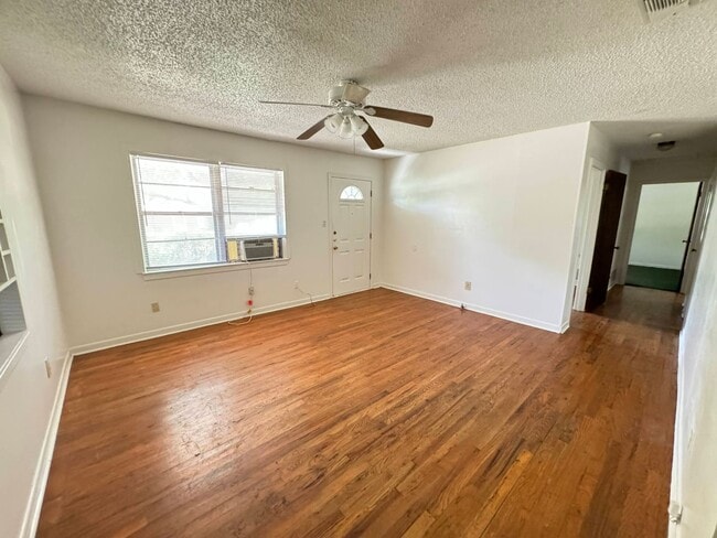 Building Photo - 360 Virtual Tour Available