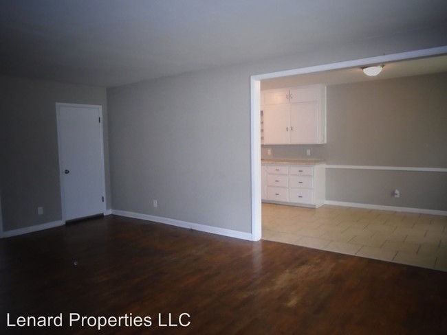 Building Photo - 2202 S Kings Ave