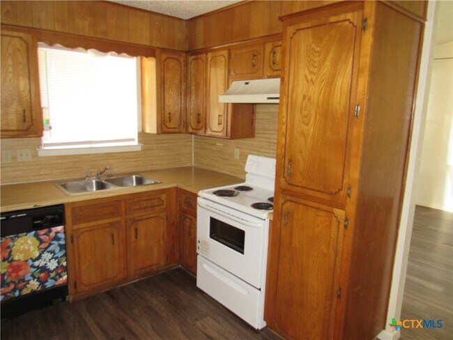 Foto del edificio - 2406 Shoemaker Dr