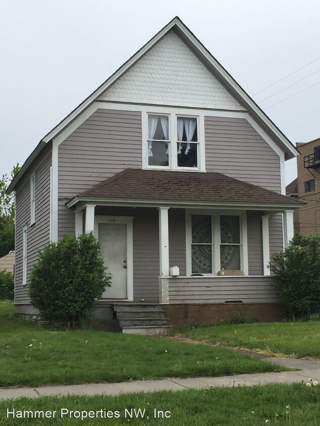 Building Photo - 4 br, 1 bath House - 610 E Maple