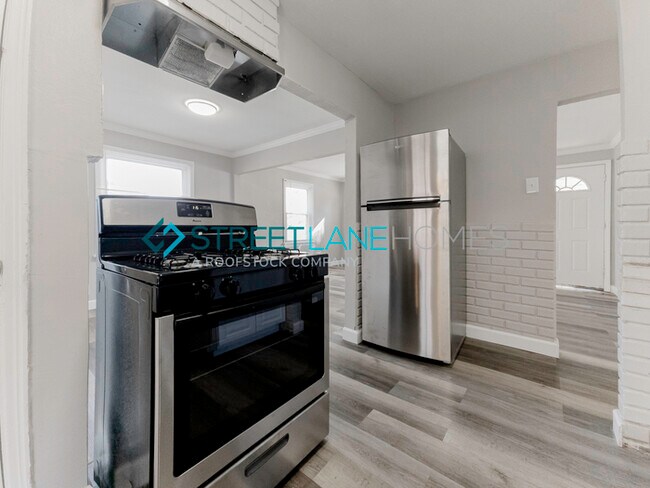 Building Photo - Charming 3 Bedroom in St Louis!