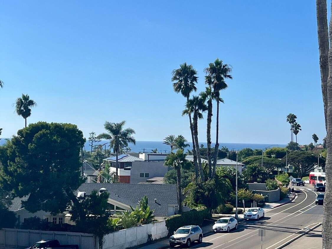 Foto principal - 2 Bed / 2 Bath Condo with Panoramic Ocean ...