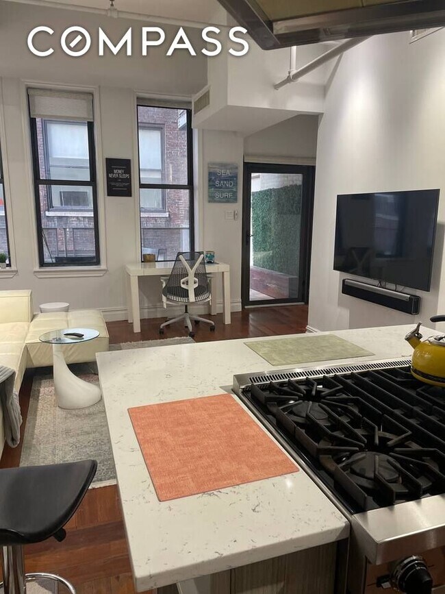 Foto del edificio - 4345-45 E 30th St