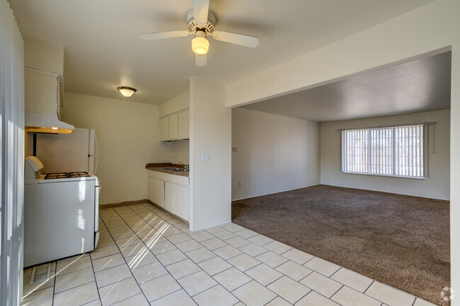 1BR-1BA-700SF - Dining Area - Rivershell Lansing Apartments