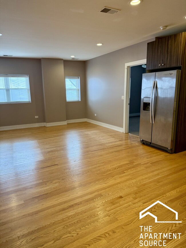 Building Photo - 3433 S Indiana Ave